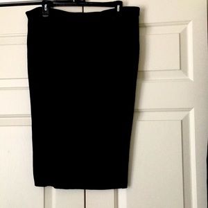 VINCE CAMUTO black knit skirt. Size Large.
